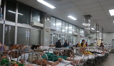 Bệnh nhân chết sau 4 giờ nằm chờ cấp cứu do bác sĩ thiếu kinh nghiệm?