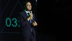 Nam sinh Ngoại thương gây bão thuyết trình 'Tôi là ai?'