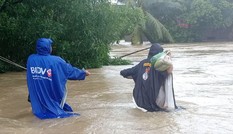 Phú Quốc lũ dâng cao ngang đầu người, huy động 1.000 quân cứu dân