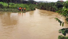 Nam thanh niên bị lũ cuốn mất tích khi bơi qua suối Darsal