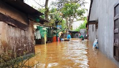 Hàng loạt tuyến đường ở thành phố Bảo Lộc bị ngập sâu sau trận mưa lớn