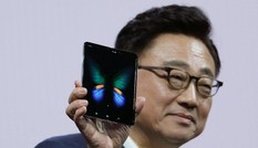 Bị lùi ngày ra mắt, chuyện gì xảy ra với 'siêu phẩm' Samsung gập đôi?