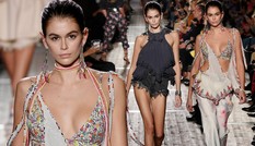 Con gái Cindy Crawford mặc nội y khoe ngực đầy, eo thon hút mắt trên sàn catwalk