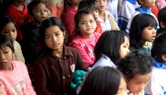 Cảm động không khí đón tết trung thu dưới mưa của thiếu nhi Gia Lai