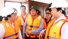 Bộ trưởng TN&MT chỉ đạo xử lý vụ 8 tàu hàng bị chìm