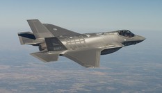 Máy bay F-35 ra mắt tại Đan Mạch với 'tiếng ồn ào khó chịu'
