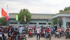 Công nhân bức xúc vì làm ‘bục mặt’ lương vẫn thấp, không đủ sống Công nhân bức xúc vì làm ‘bục mặt’ lương vẫn thấp, không đủ sống