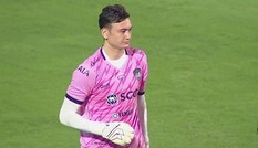 Văn Lâm mắc sai lầm ngớ ngẩn trong trận ra mắt Muangthong United