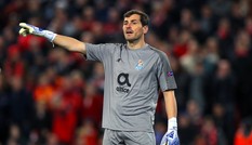 Huyền thoại Iker Casillas nhập viện khẩn cấp vì đau tim