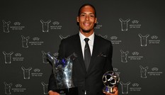 Van Dijk vượt qua Messi, Ronaldo, giật giải thưởng lớn đầu tiên
