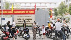 Phụ huynh gửi con về quê sau vụ cháy kho Rạng Đông