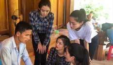 Top 4 Miss World Việt Nam chia sẻ đau thương với dân bản Sa Ná