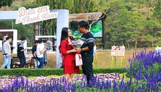“Đưa em về thanh xuân” ở Thung lũng Tình yêu “Đưa em về thanh xuân” ở Thung lũng Tình yêu