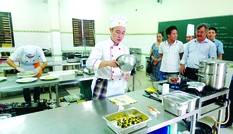 Nhiều thí sinh điểm cao chọn học nghề