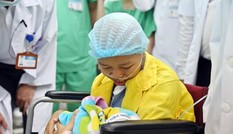 Con của người mẹ ung thư di căn được xuất viện