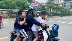 Phụ huynh chật vật vì trường thiếu phòng học