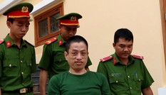 Chồng 'phê' ma túy đâm vợ 20 nhát