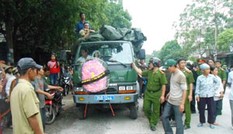 Chở quan tài mẹ con sản phụ đến nhà Phó Giám đốc bệnh viện