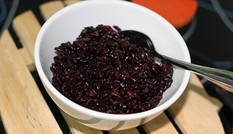 Cách làm rượu nếp cẩm thơm ngon, đơn giản cho Tết Đoan Ngọ Cách làm rượu nếp cẩm thơm ngon, đơn giản cho Tết Đoan Ngọ