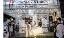 Ba nàng hậu giao lưu, tặng sách tại Lễ hội cà phê Buôn Ma Thuột