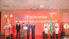 Nhà máy Bia Hà Nội – Mê Linh đón nhận Huân chương Lao động hạng Ba