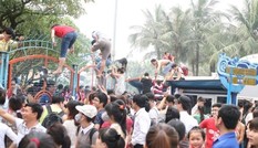 Xã hội còn không biết xếp hàng, còn lâu mới đến được văn minh