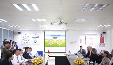 Vinamilk giới thiệu nhà máy 'đặc biệt nhất' với Thứ trưởng Bộ Nông Nghiệp Mỹ