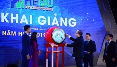 Trường ĐH Văn Hiến khai giảng, tiếp nhận 12 tỷ đồng tiền học bổng cho sinh viên