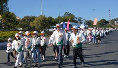 Dalat Hasfarm đi bộ gây quỹ vì người nghèo