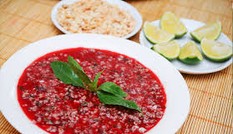 Quảng Bình: Ăn tiết canh lợn, một người đàn ông tử vong
