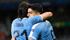 ‘Song sát’ lập công, Uruguay đại thắng Ecuador