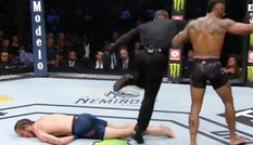 Cận cảnh cú đấm ‘tàn độc’ khiến ‘sư tử UFC’ bất tỉnh