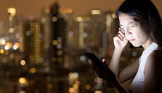 Cảnh báo: Mù mắt vì chơi game trên điện thoại