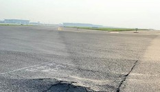Đường băng sân bay Nội Bài hư hỏng, xuống cấp những gì?