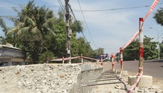 Nâng đường cao thêm nửa mét để chống ngập, dân lo bị 'lút' nhà