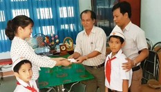 Nhặt được túi có vàng, học sinh lớp 3 nộp thầy hiệu trưởng