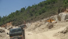 Phạt doanh nghiệp đào núi trái phép 50 triệu đồng