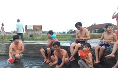 Ngâm mình ở 'lỗ sôi quê hương'