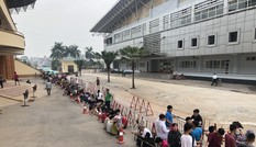 Xếp hàng mua vé U23 Việt Nam vs U23 Myanmar từ tờ mờ sáng