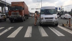 Cửa ngõ Sài Gòn tê liệt vì tai nạn chết người