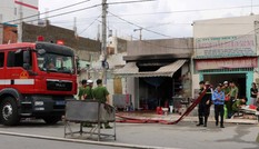 Quán cơm bốc cháy nghi ngút sau tiếng nổ lớn, 2 người bị thương nặng