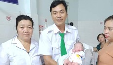 Hai ngày 4 em bé chào đời trên taxi Mai Linh