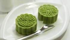 Bánh Trung Thu ăn kiêng giá đắt tràn xuống phố
