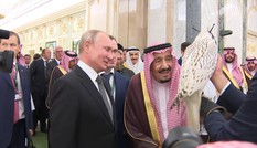 Thăm Ả Rập Saudi, ông Putin tặng Vua Salman chim ưng Kamchatka cực hiếm