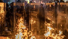 Cảnh sát Hong Kong lục soát xe tới sân bay, nói người biểu tình giả làm PV