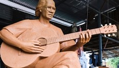 Tượng nhạc sĩ Trịnh Công Sơn bên bờ 'Biển nhớ' phải điều chỉnh