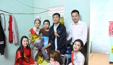 Hoa khôi sinh viên xúc động trước nghị lực của cô gái xương thủy tinh