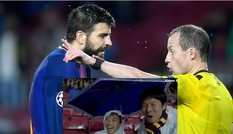 CĐV Barca nổi như cồn vì ăn mừng khi… Pique nhận thẻ đỏ