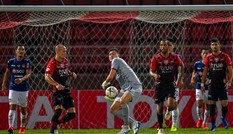 Đội bóng của thủ môn Văn Lâm không bán mình cho ông chủ Man City