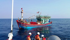 Cứu hộ thành công tàu cá 19 thuyền viên gặp nạn trên biển